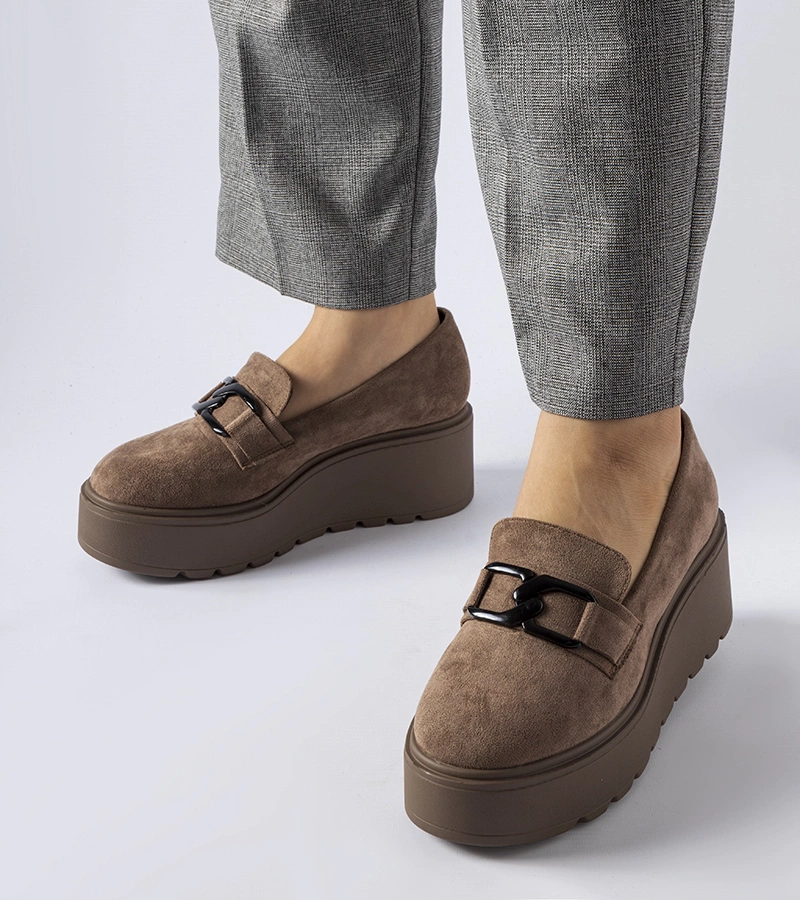 Brązowe mokasyny na platformie ze skórzaną wkładką