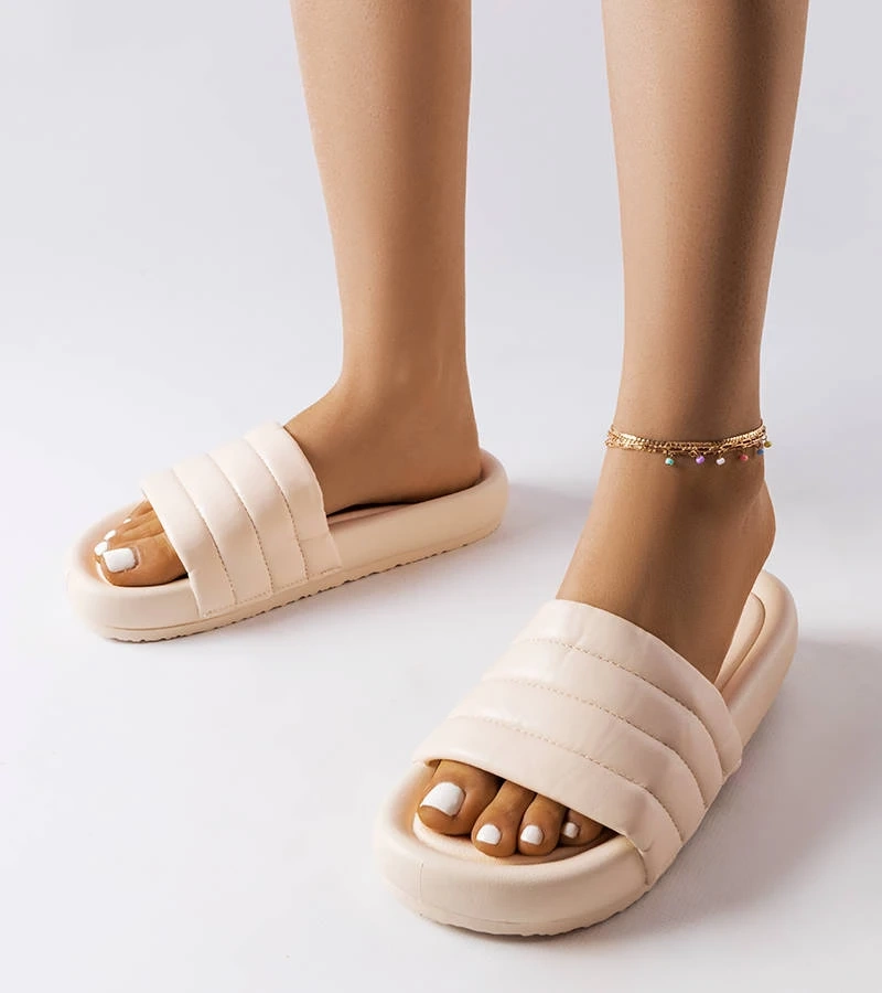 Beżowe klapki na grubszej podeszwie