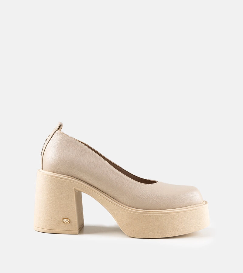 Beżowe skórzane czółenka na słupku Karino