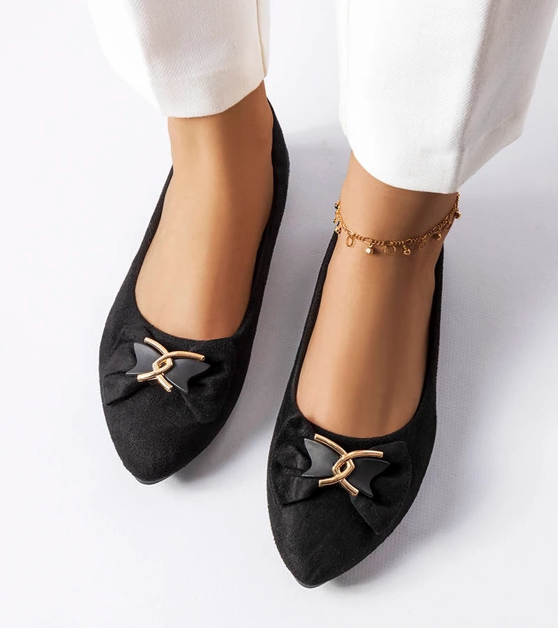Czarne balerinki z eko-zamszu zdobione kokardką