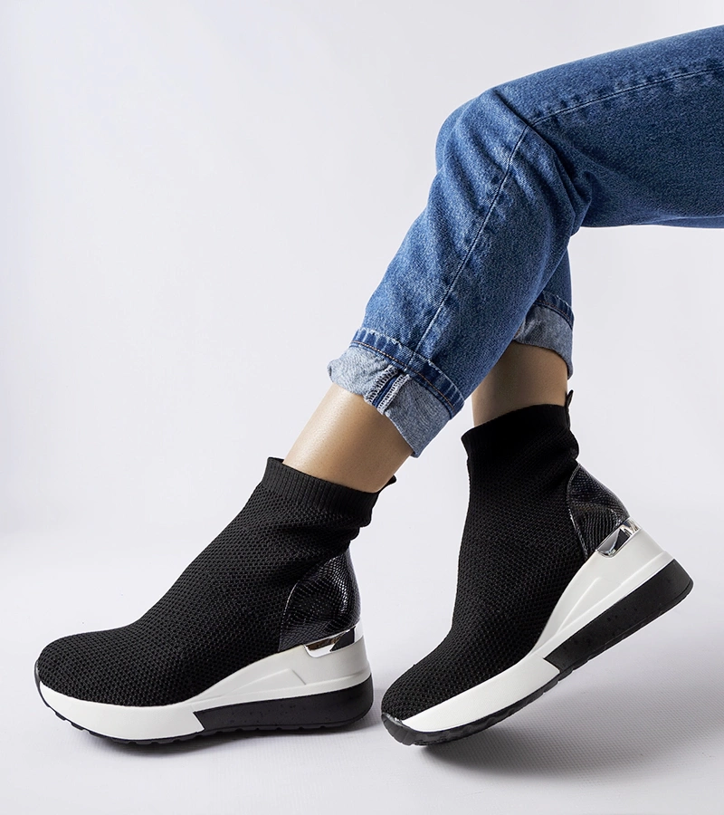 Czarne materiałowe sneakersy na koturnie
