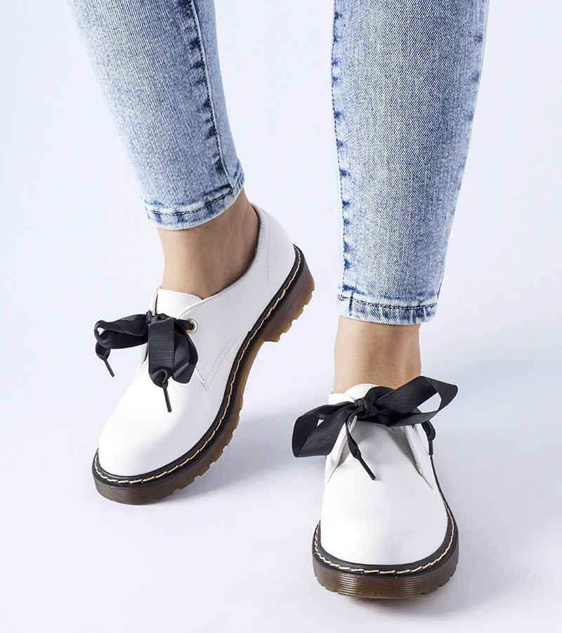 Białe półbuty wsuwane eko skóra