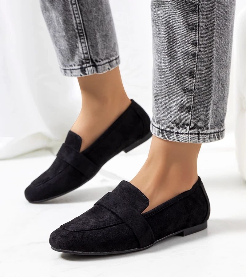 Czarne półbuty zamszowe