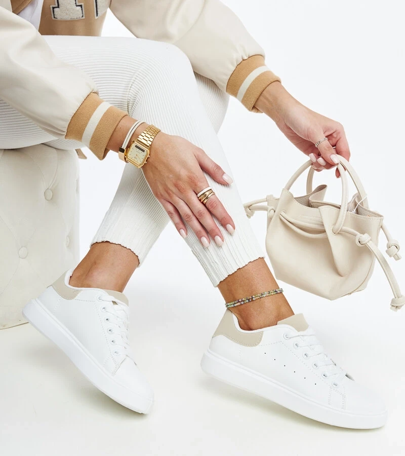 Białe trampki na platformie