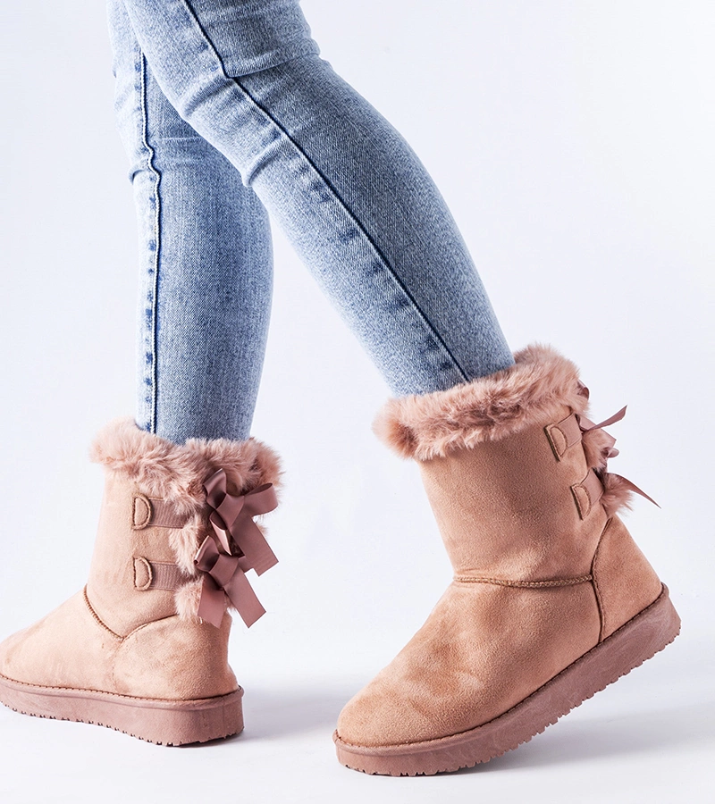 Różowe ocieplane śniegowce z kokardkami