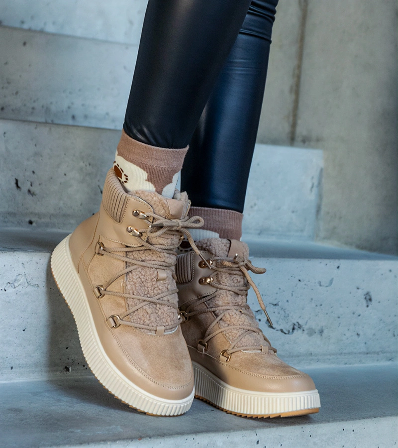 Beżowe botki na grubszej podeszwie
