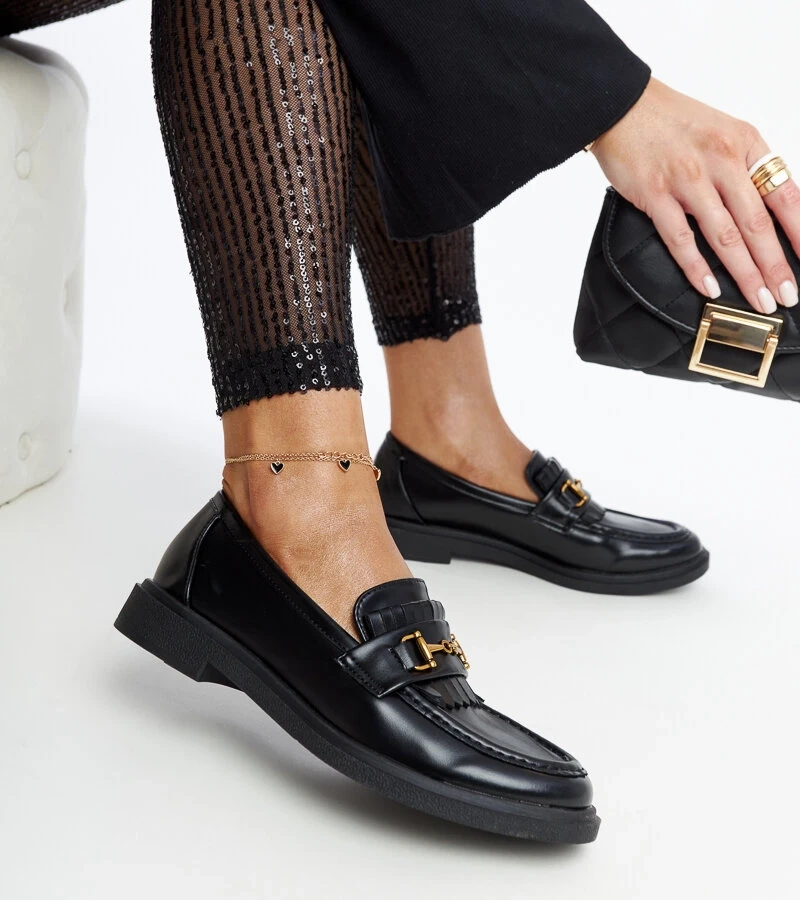 Czarne mokasyny z klamerką