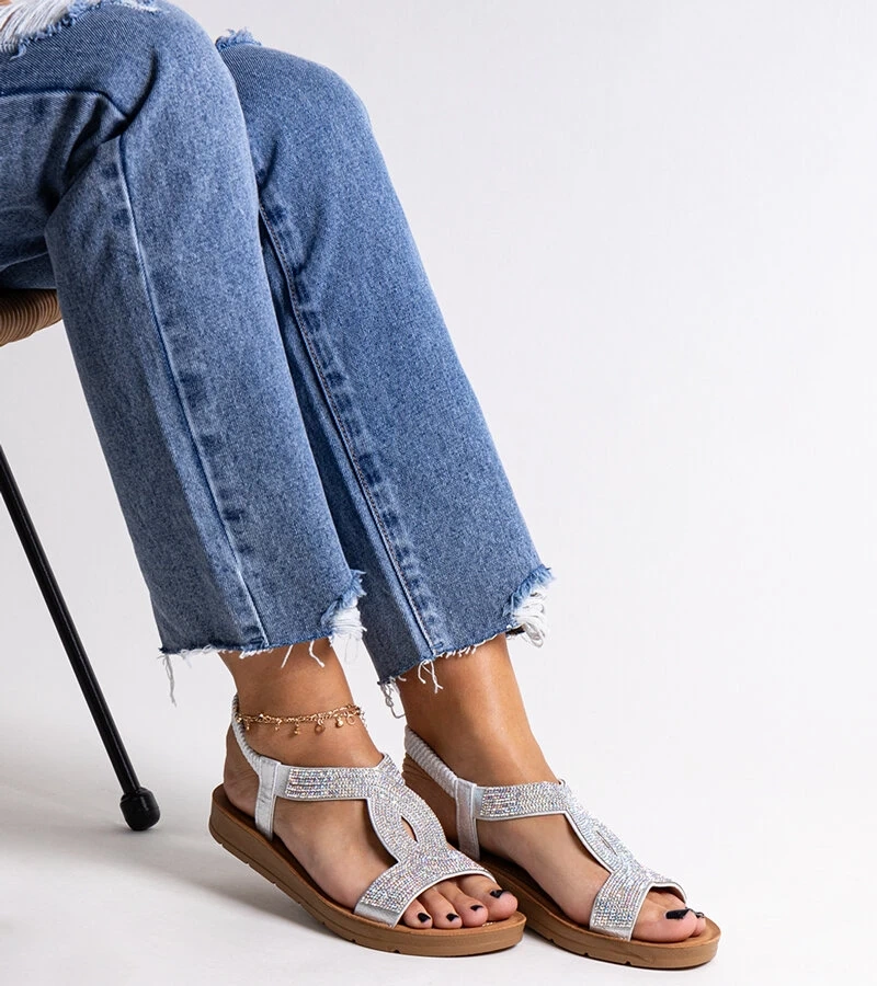 Srebrne sandałki zdobione cyrkoniami