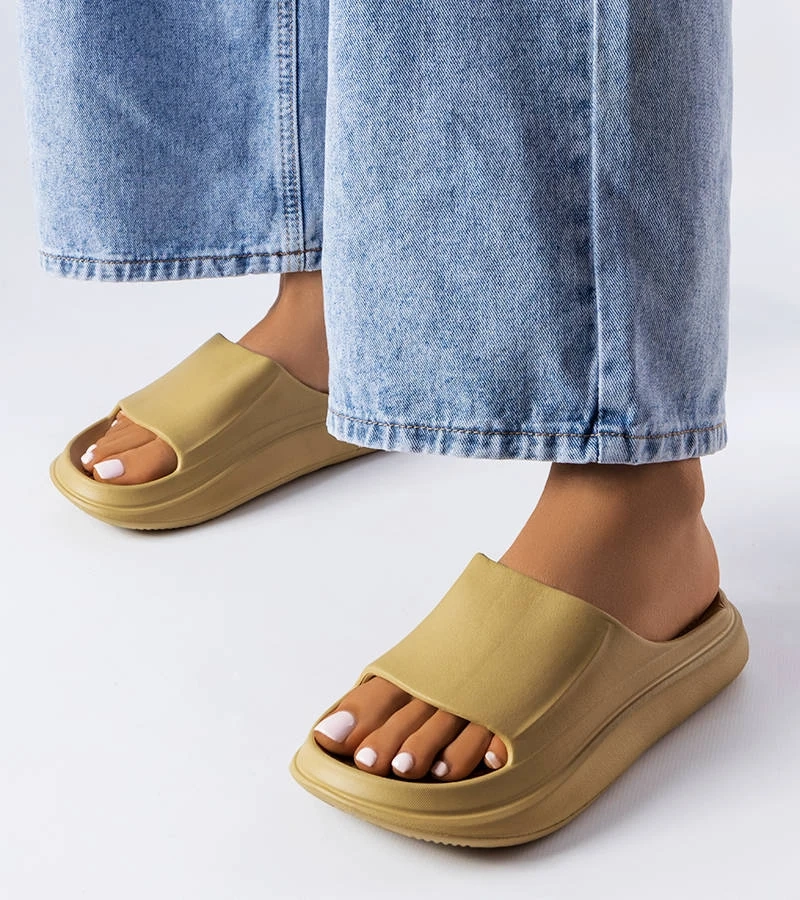 Beżowe klapki gumowe