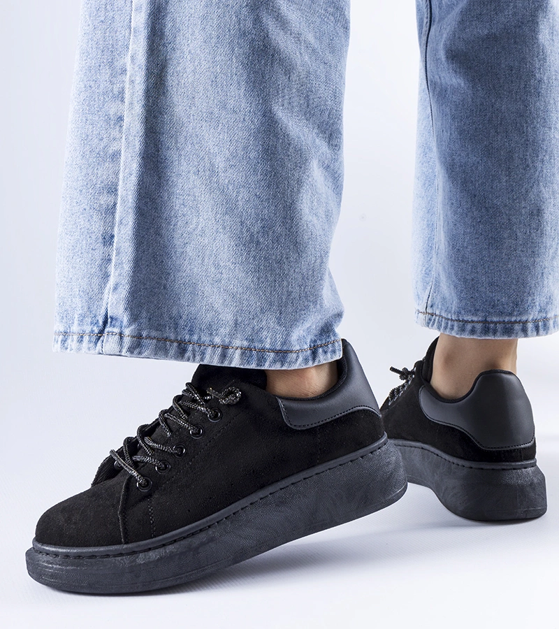 Czarne sneakersy na platformie