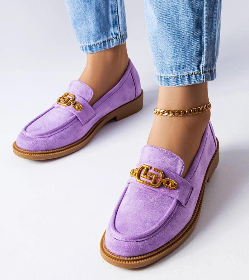 Fioletowe mokasyny z eko-zamszu zdobione złotą aplikacją