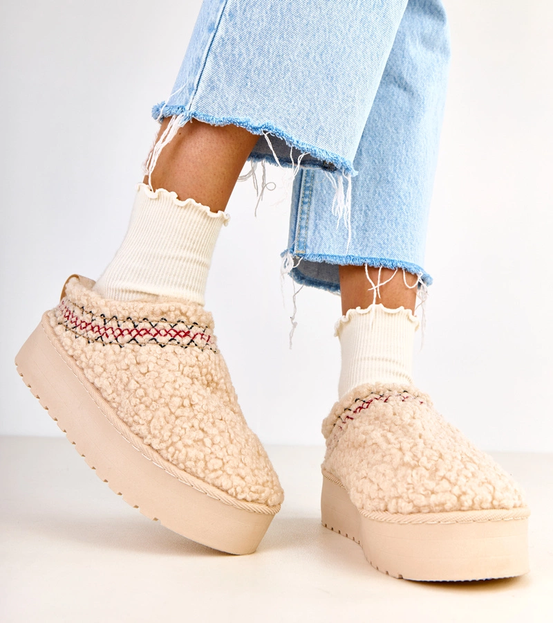 Hers Beżowe niskie śniegowce na platformie