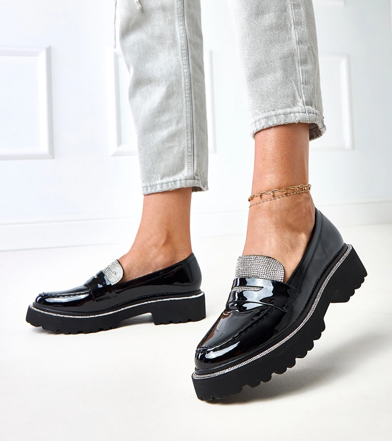 Hers Czarne mokasyny lakierowane zdobione cyrkoniami