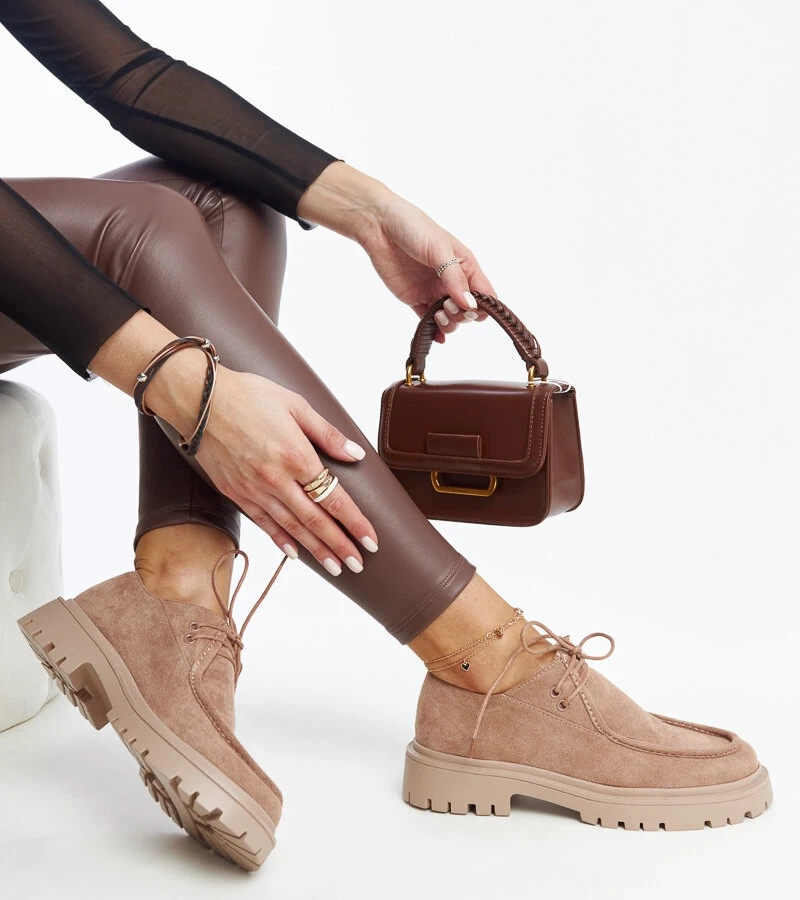 Brązowe zamszowe klasyczne półbuty