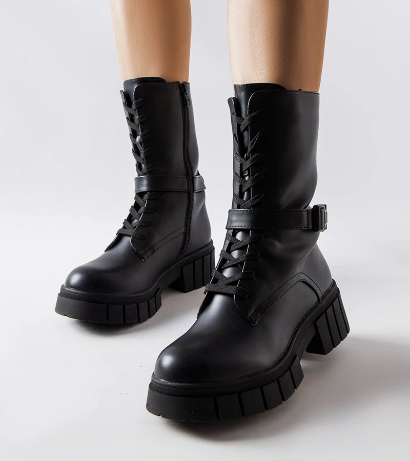 Czarne sznurowane botki-workery