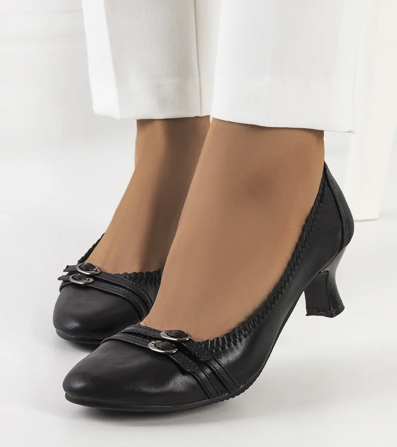 Czarne czółenka na niskim obcasie