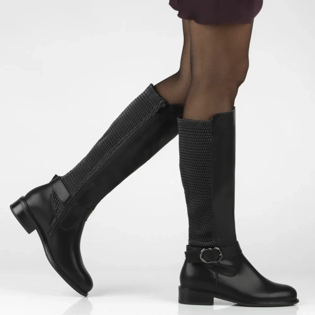 Hers Czarne kozaki z elastyczną cholewką i ozdobną klamrą