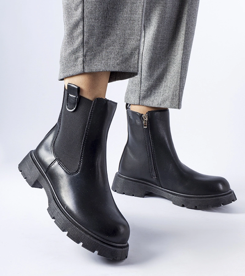 Czarne ocieplane klasyczne botki