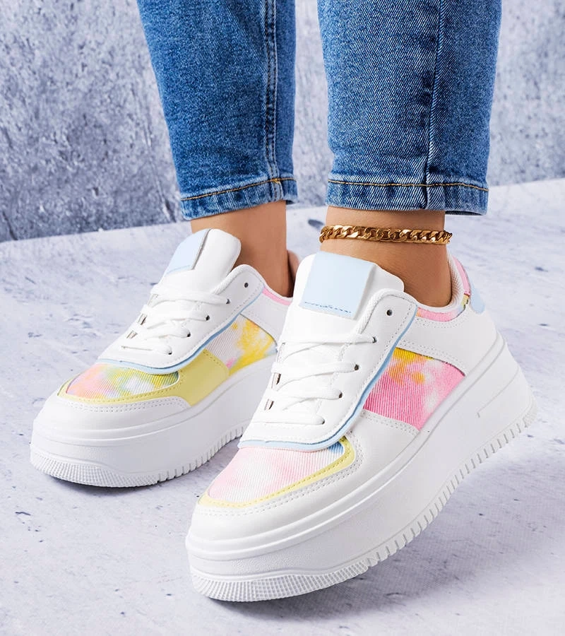 Białe sneakersy z kolorowymi wstawkami