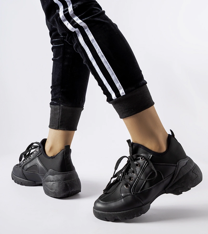 Czarne sneakersy z elastyczną cholewką