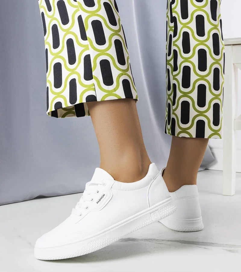 Białe sneakersy sportowe