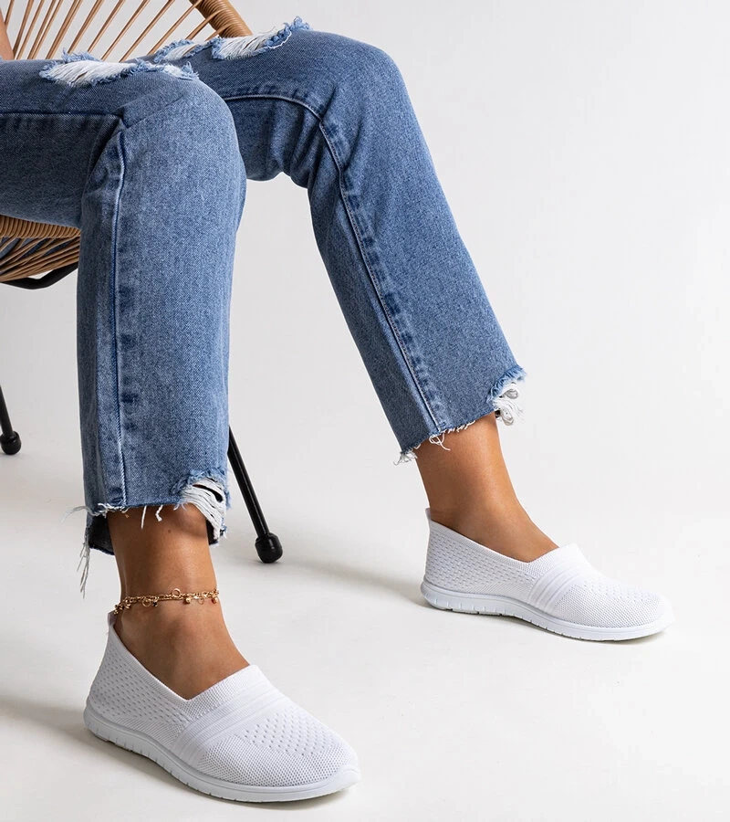 Białe wsuwane tenisówki