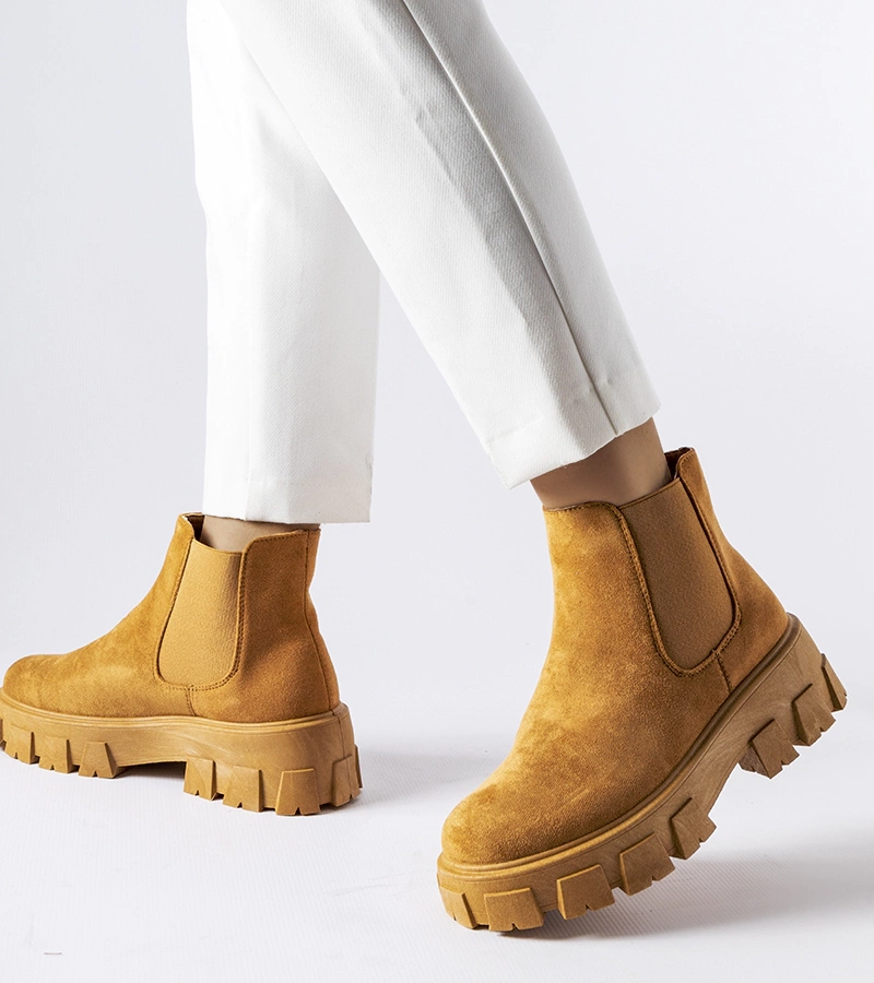 Jasnobrązowe botki na traktorowej podeszwie