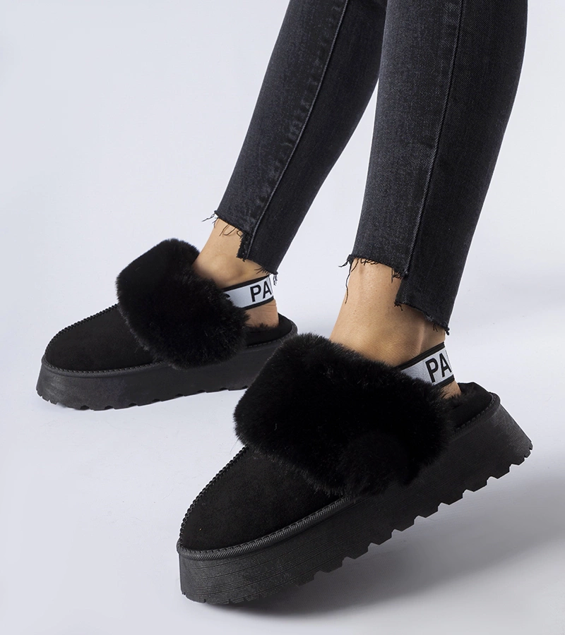 Czarne ocieplane kapcie z gumką i futrem