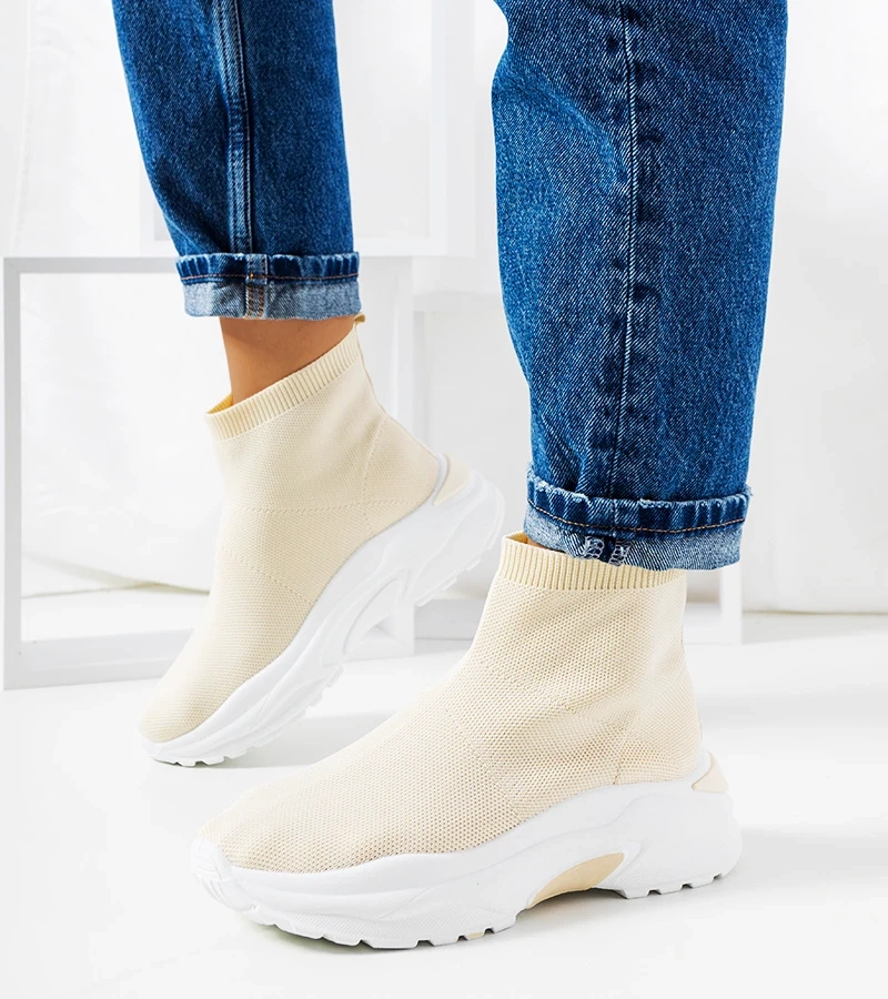 Wysokie beżowe sneakersy na grubej podeszwie