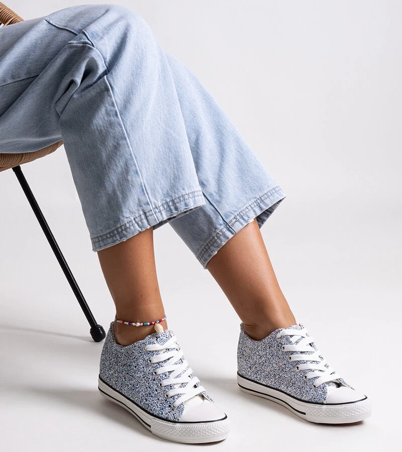 Niebieskie błyszczące wysokie trampki