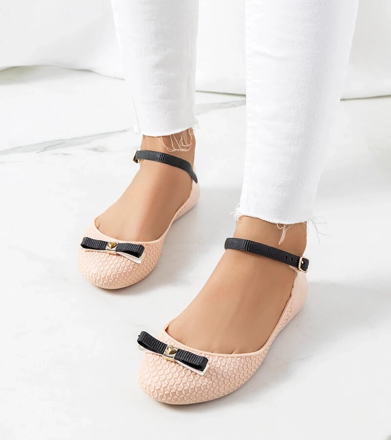 Beżowe baleriny damskie