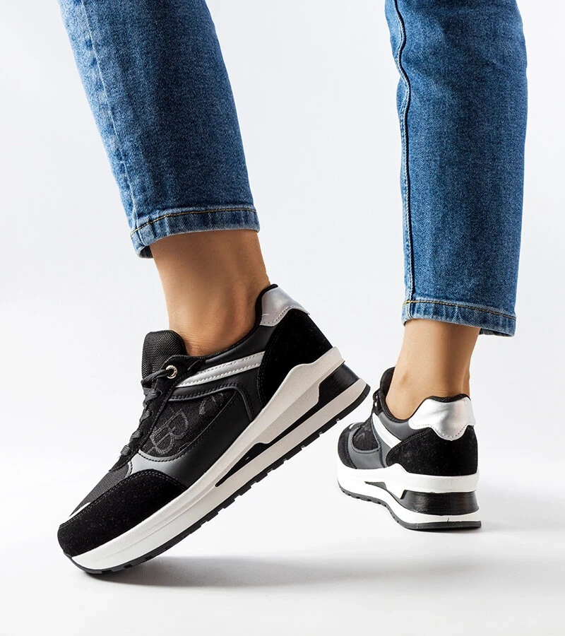 Czarne sneakersy ze wstawką