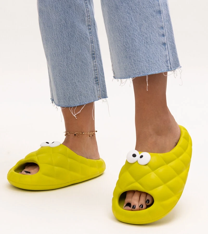 Zielone klapki piankowe z oczami