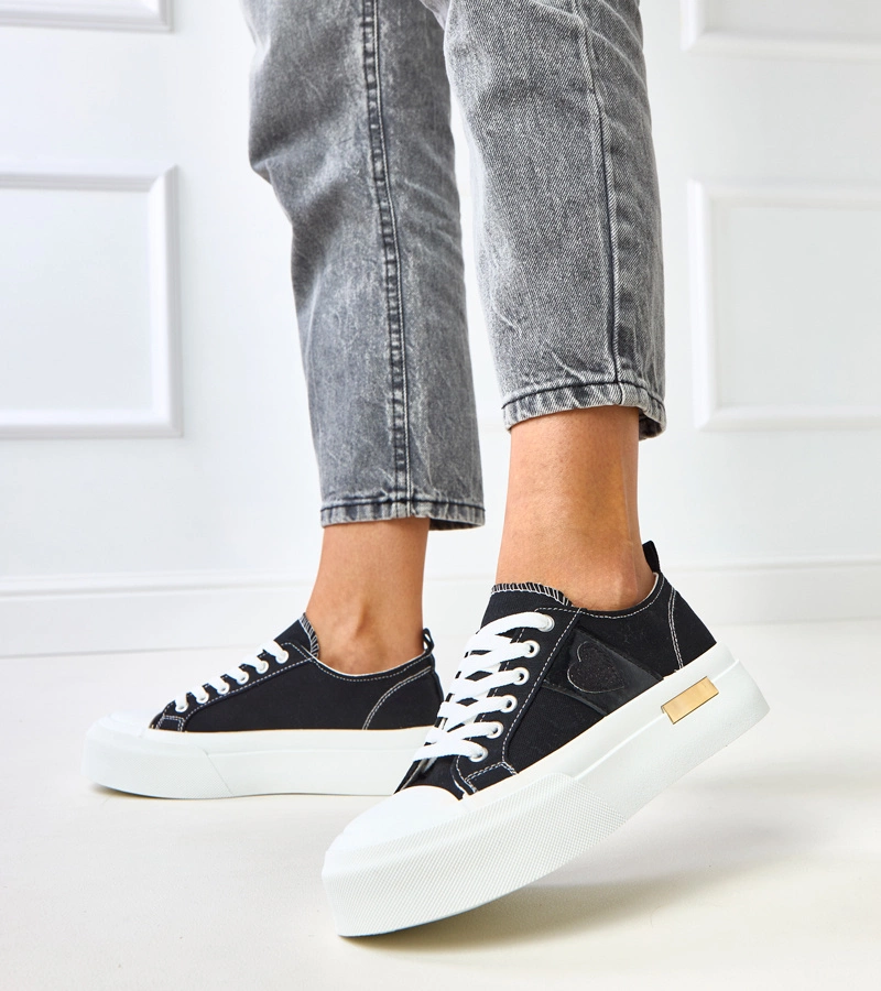 Hers Czarne trampki na platformie z sercem