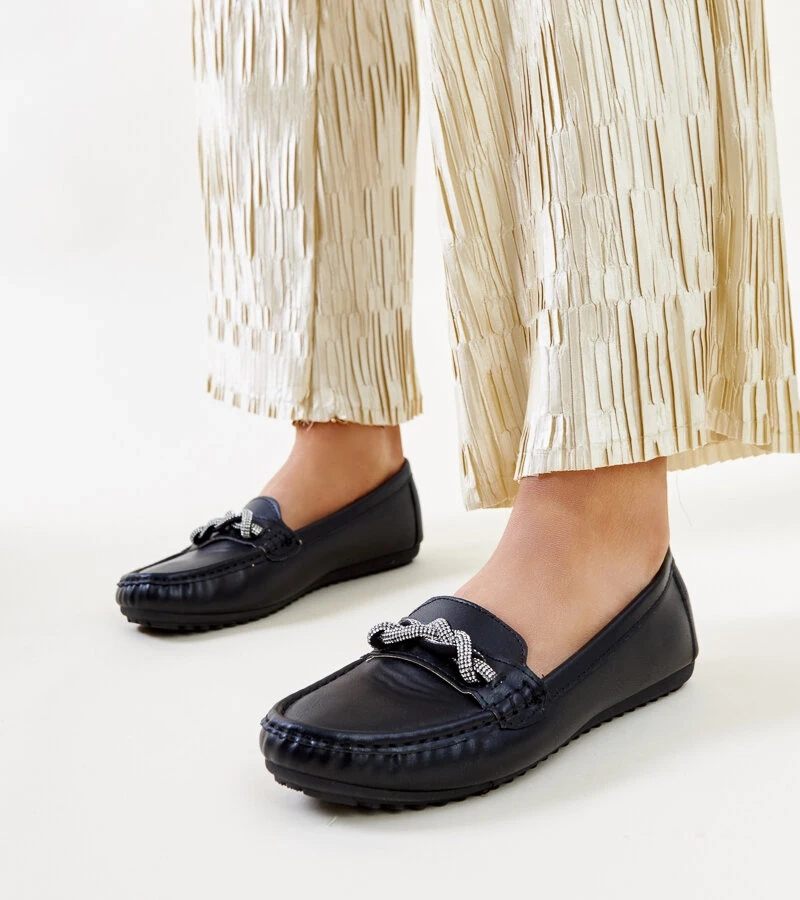 Czarne  mokasyny zdobione cyrkoniami