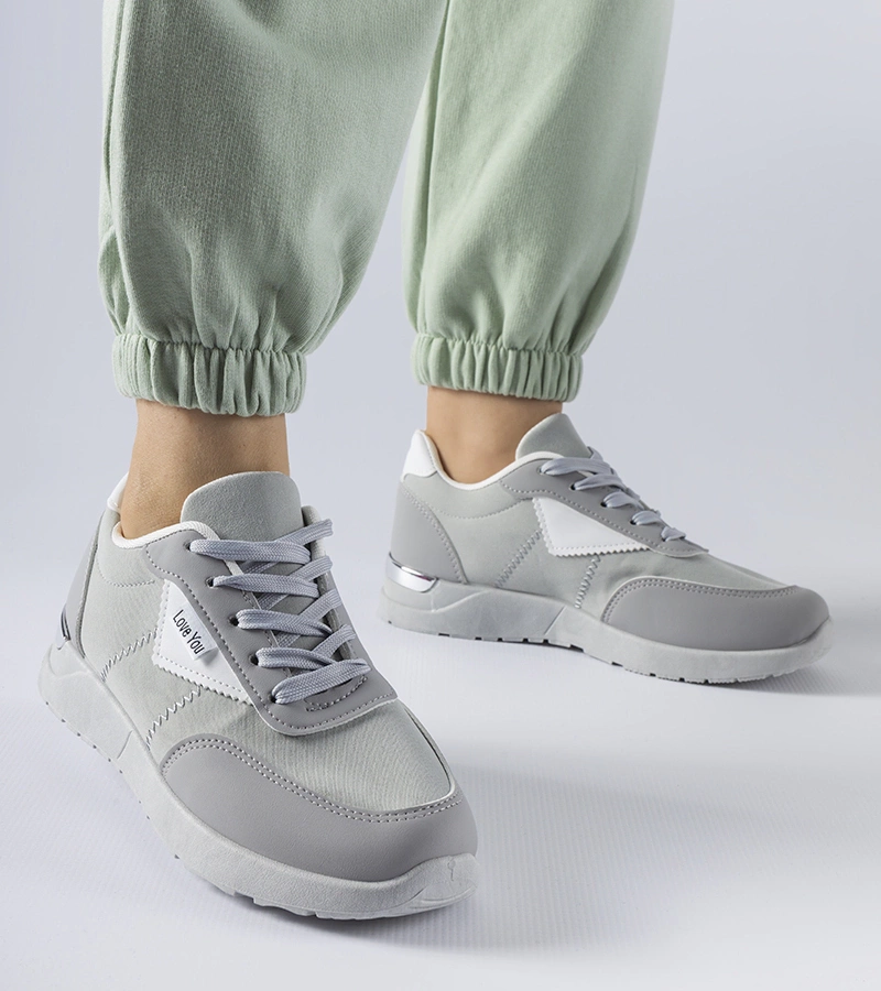 Szare materiałowe sneakersy