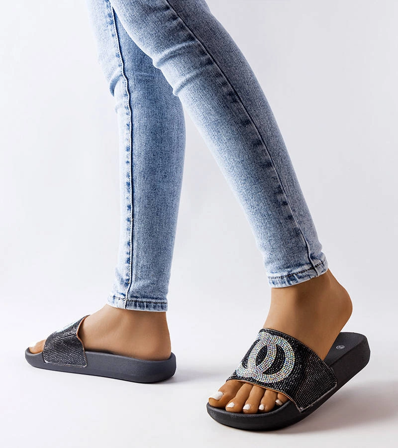 Czarne klapki z cyrkoniami