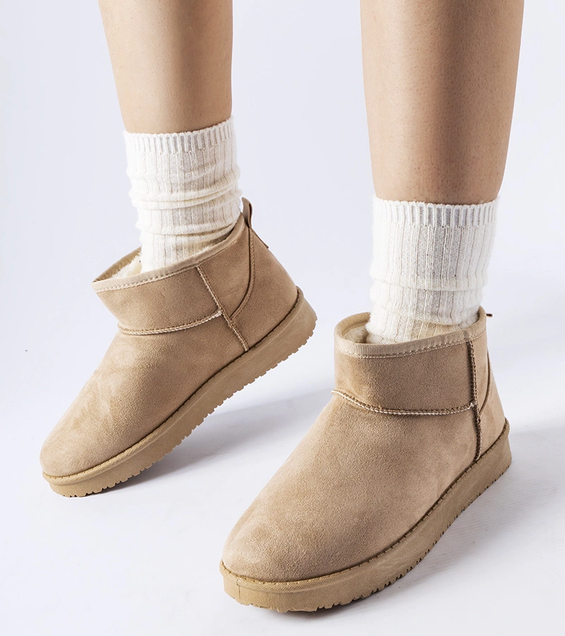 Beżowe ocieplane krótkie śniegowce