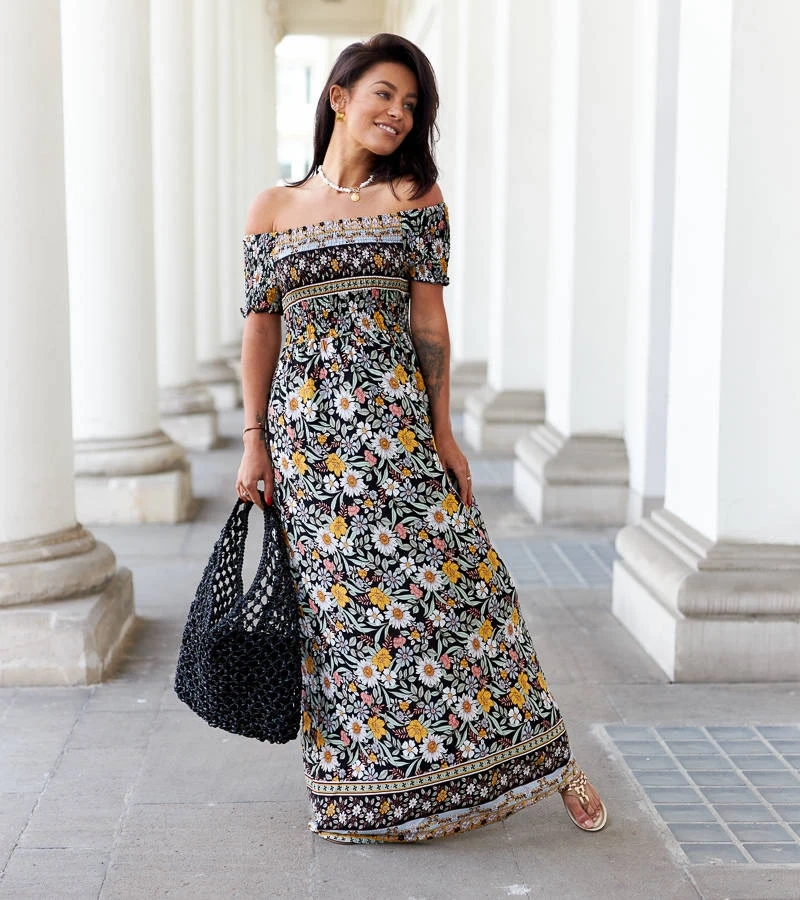 Czarna sukienka maxi z marszczeniem