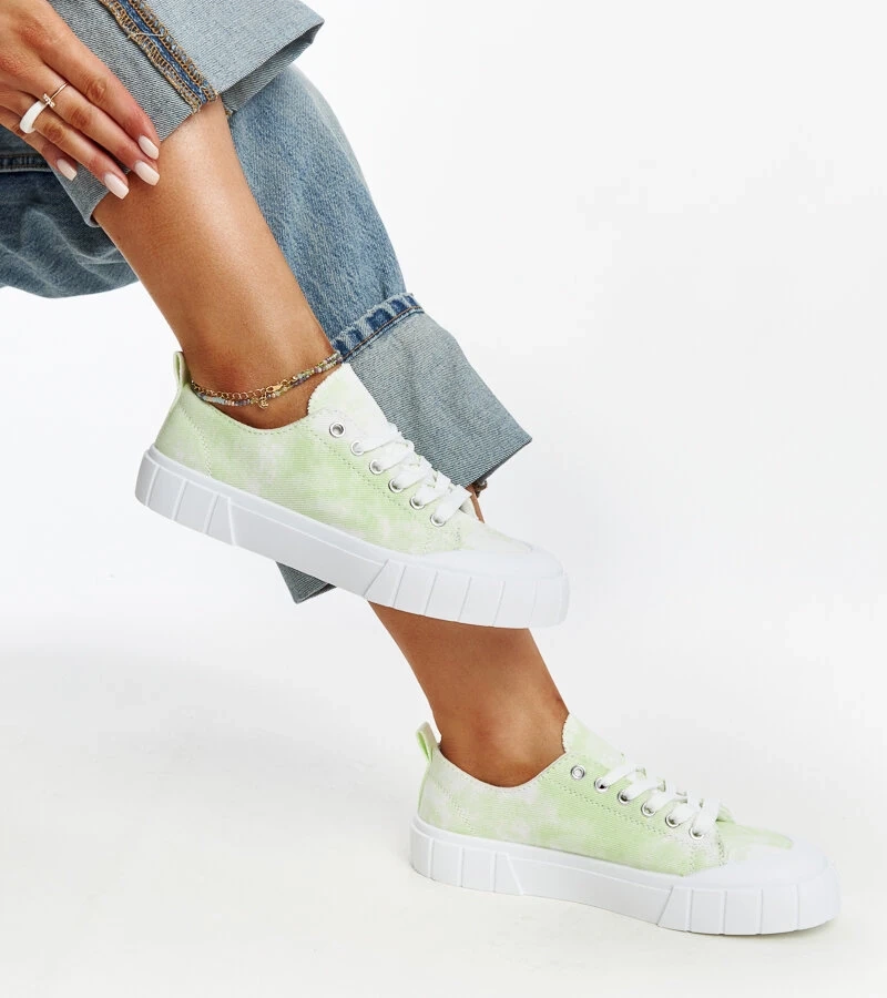 Jasnozielone materiałowe trampki