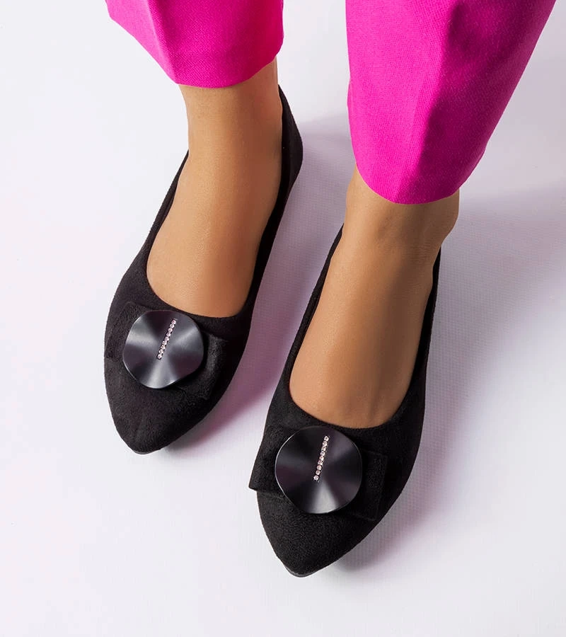 Czarne balerinki z eko-zamszu zdobione cyrkoniami