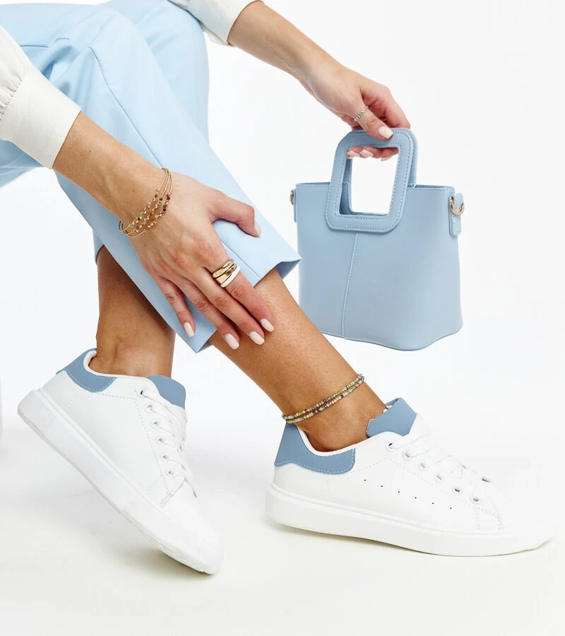 Białe trampki na platformie