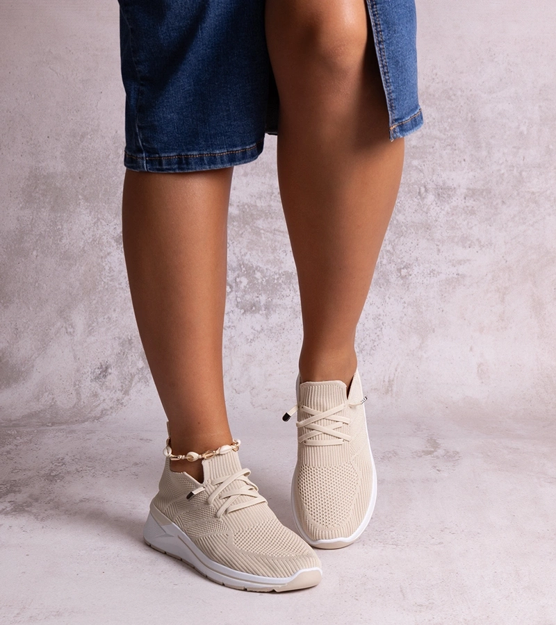 Beżowe wsuwane sneakersy