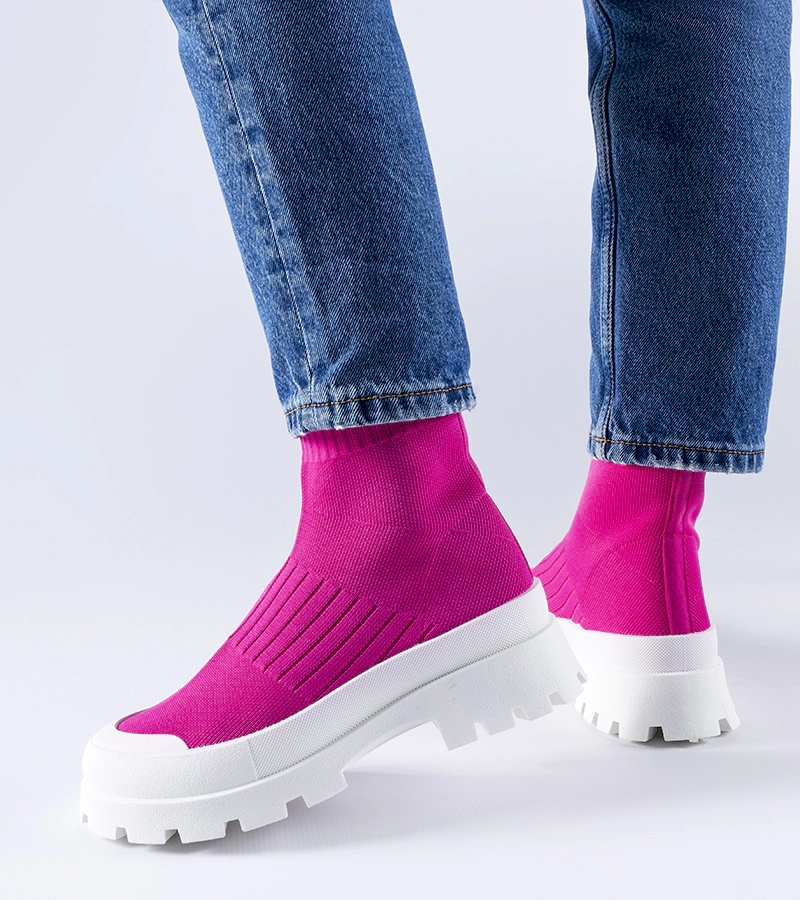 Różowe sneakersy z elastyczną cholewką