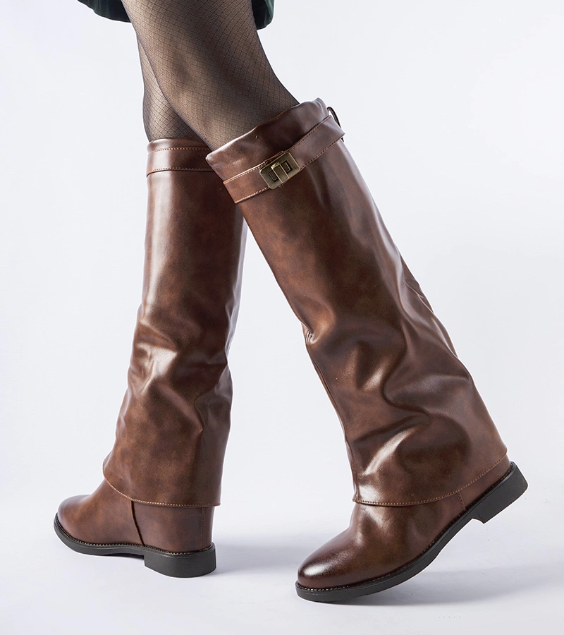 Brązowe ocieplane kozaki na ukrytym koturnie