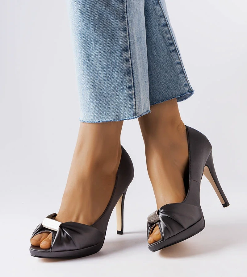 Szare czółenka na szpilce