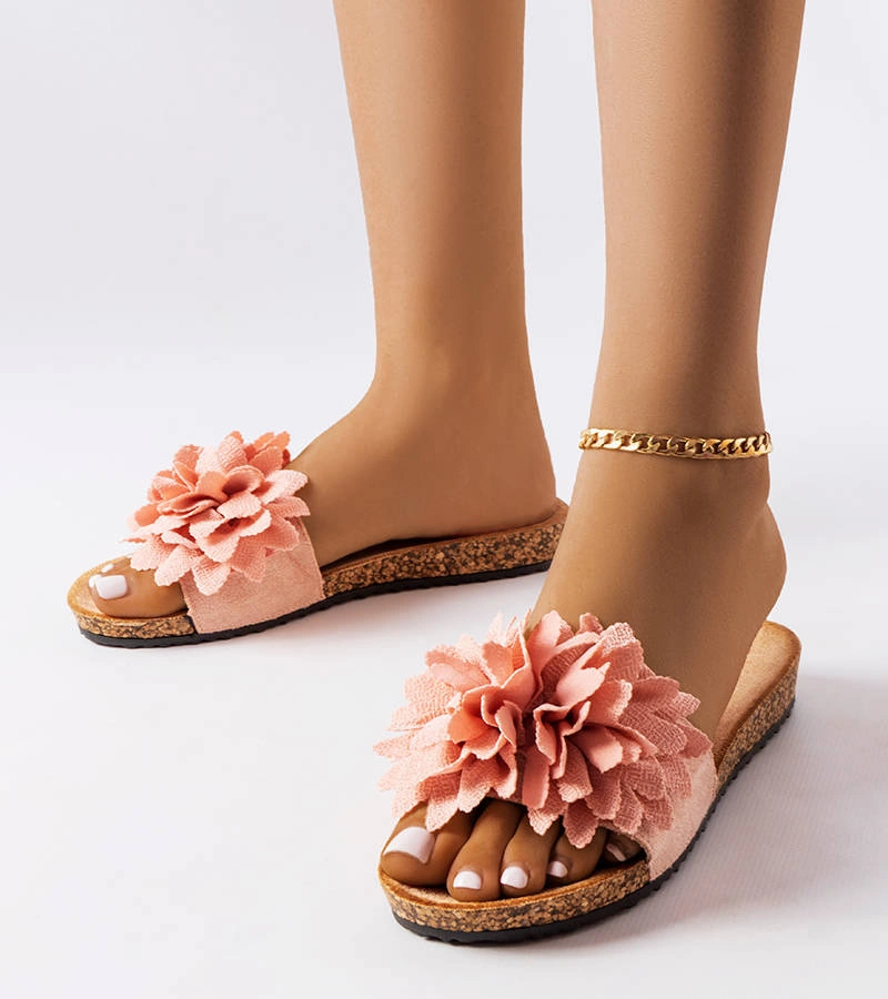 Różowe eleganckie klapki ze zdobiona cholewką