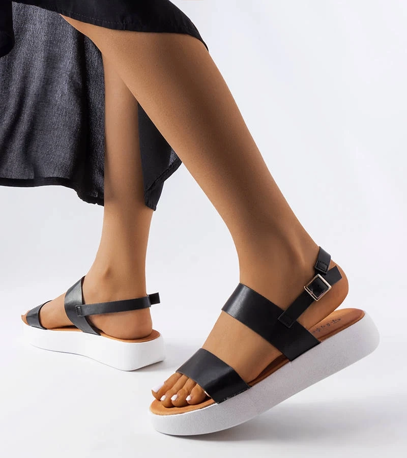 Czarne sandały na platformie