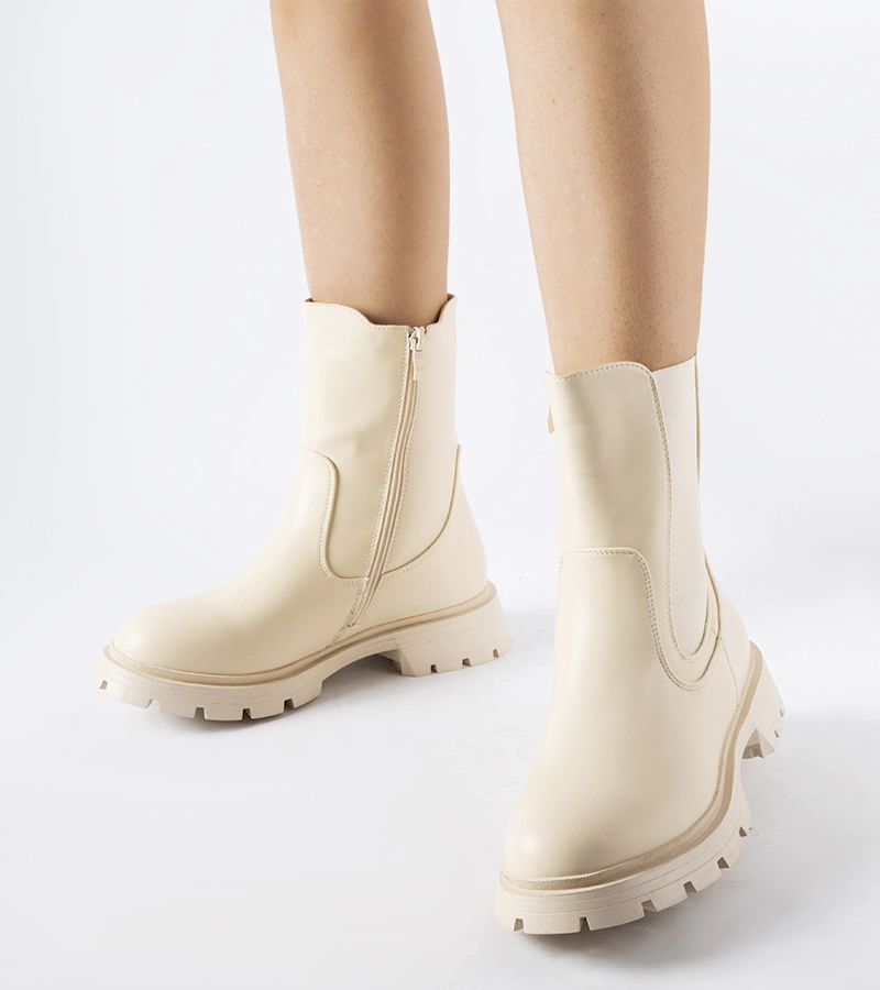 Beżowe ocieplane klasyczne botki