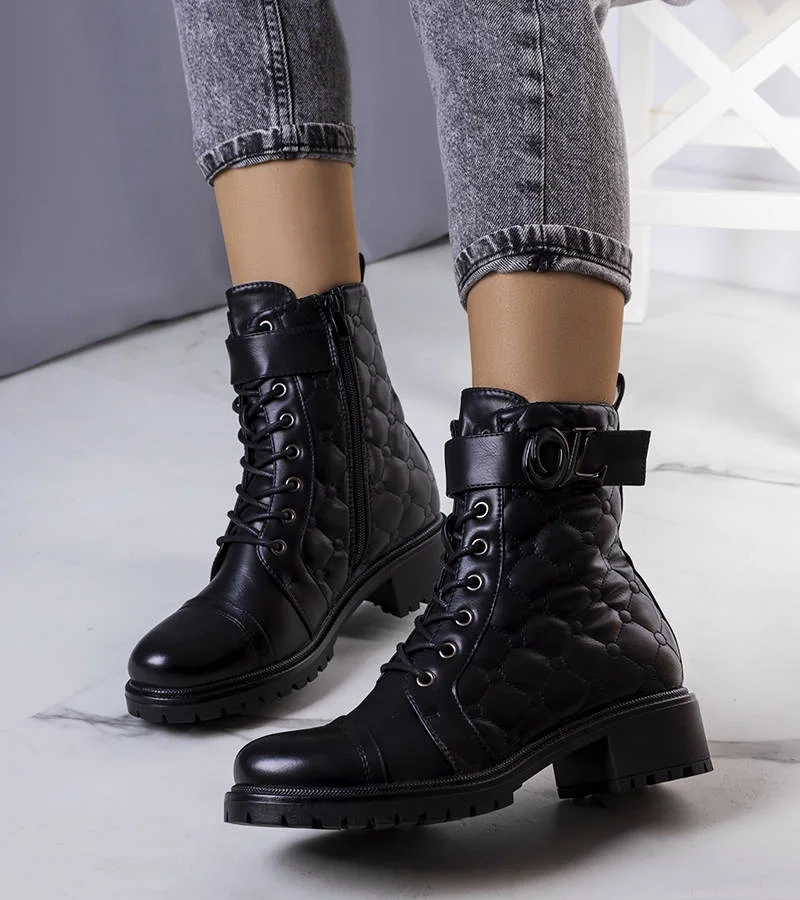 Czarne ocieplane traperki pikowane